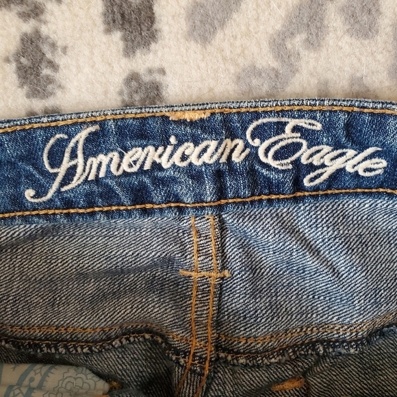 American  Eagle.  " live your life,". Distressed. Sz 2R straight. Crop ankle - Picture 2 of 6